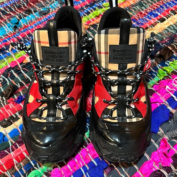 Burberry Other - BURBERRY MENS SHOES CLASSIC COLORWAY SIZE 10